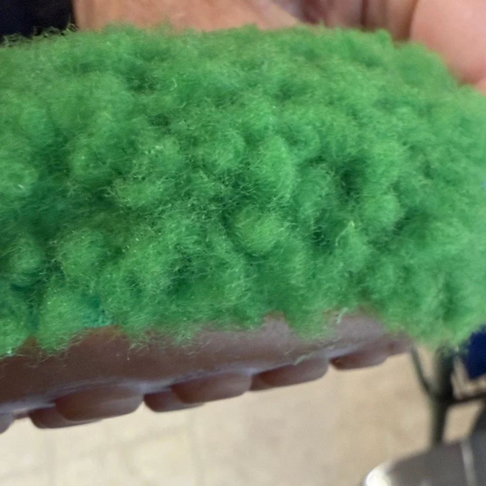 UGG Women size 38 Green Fuzzy Slippers. Rare. Imported. Unworn - Picture 6 of 13